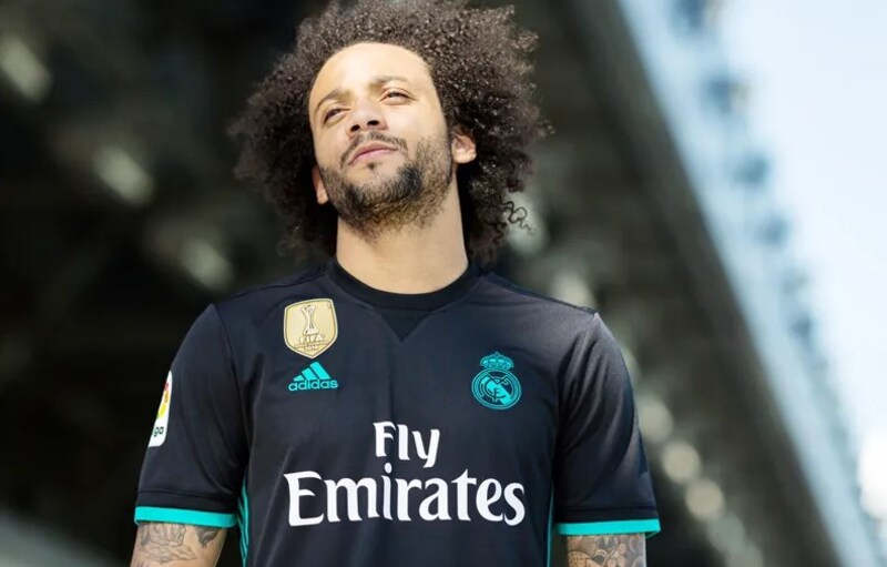 Marcelo với mái tóc xù nổi bật